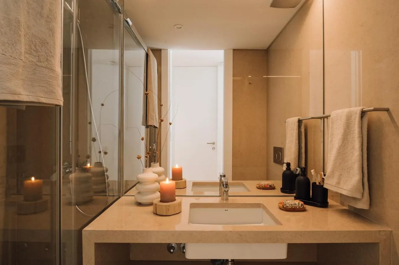 Minturno - 2 Bedrooms And Balcony In Alvalade Lisboa 0*,