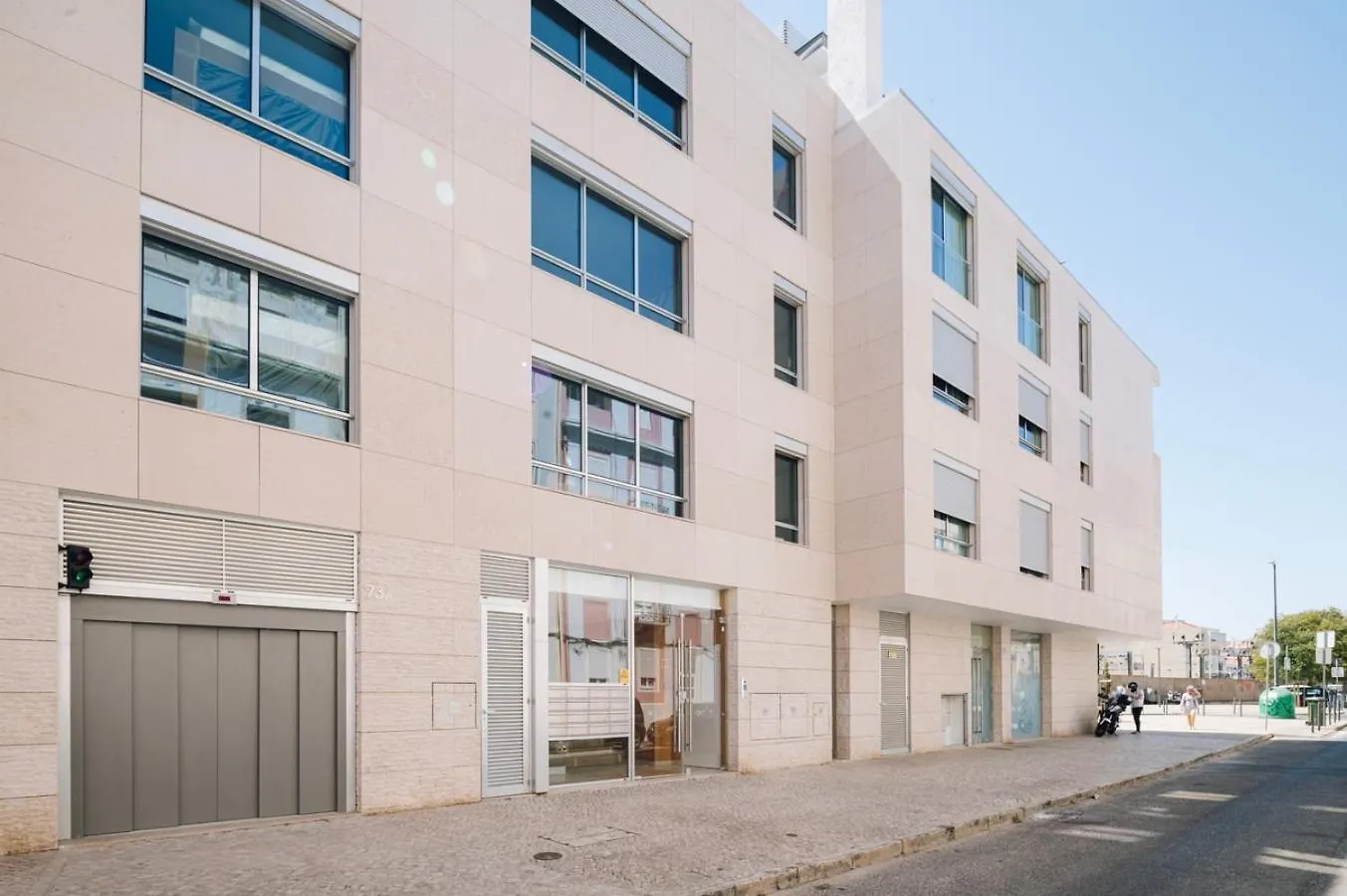 Minturno - 2 Bedrooms And Balcony In Alvalade Lisboa Daire